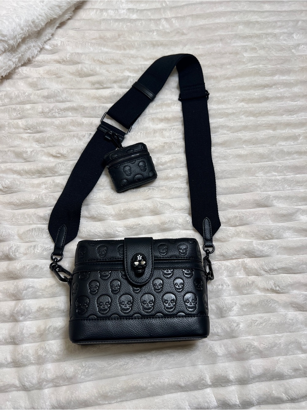Betsey Johnson Skull Crossbody Bag with Removable Strap & mini coin pouch